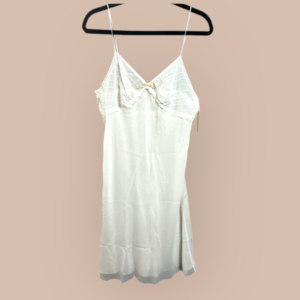 Vera Wang Cream Chemise, Size M-‎ NWT
